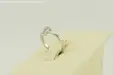 Дамски пръстен с краче и циркони – тънка гладка халка и родирана повърхност