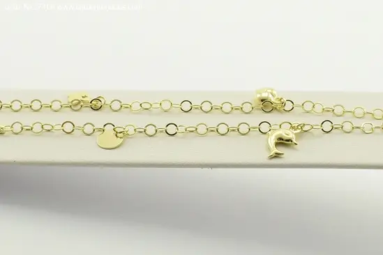 Златна гривна за крак