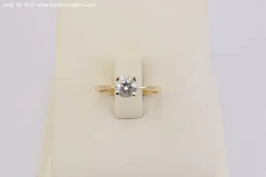 Класически златен дамски пръстен с циркон