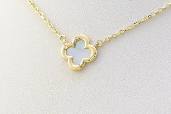 дамско златно колие със седефена детелина
