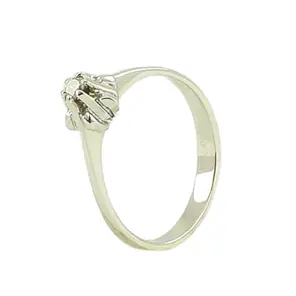 Златен дамски годежен пръстен бяло злато с диамант 0.05 ct на бял фон