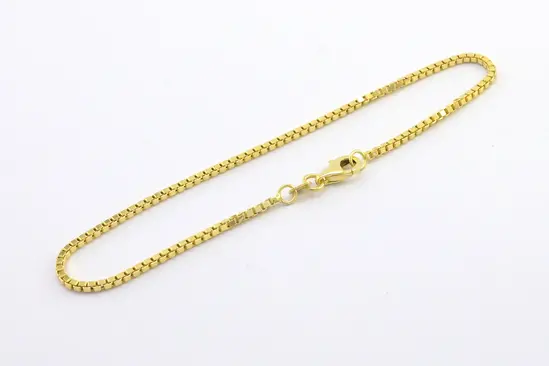Златна гривна с карабинер закопчаване и венецианска плетка