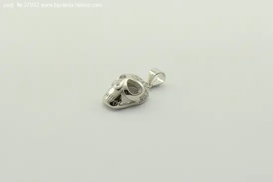 Сребърна висулка череп