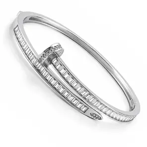 Сребърна дамска твърда гривна с форма на Пирон и множество циркони