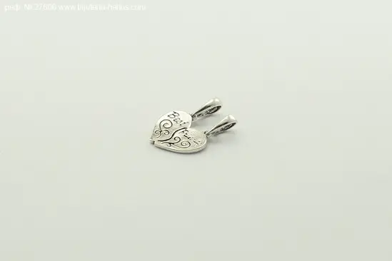 Сребърна висулка разделящо сърце Best friend