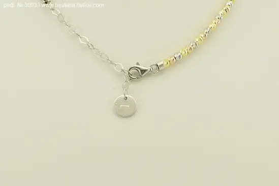 Сребърно колие с декоративна линия и нежен блясък