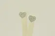 Изящни обеци от сребро 925 с винт закопчаване и инкрустирани циркони, оформени като сърце.