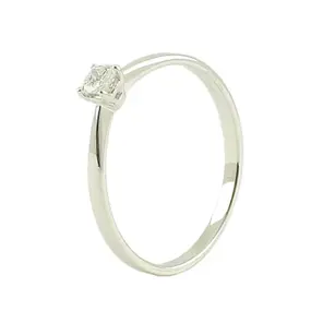 Златен дамски годежен пръстен от бяло злато с диамант 0.15ct на бял фон
